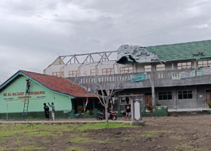 Angin Kencang Terjang 2 Desa di Kecamatan Kawunganten, 91 Rumah Porak Poranda