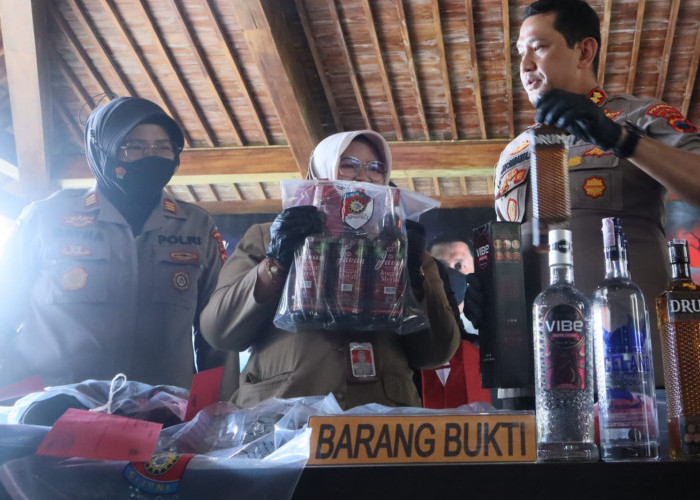 Siap Didistribusi, 10.380 Botol Miras Disita Polisi Dari Gudang Miras Di Baturraden