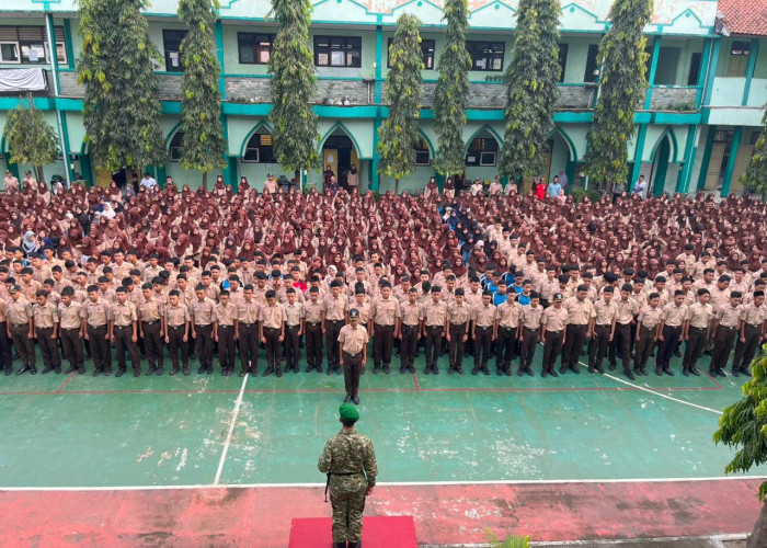 Dandim Kenalkan Seragam Baru TNI