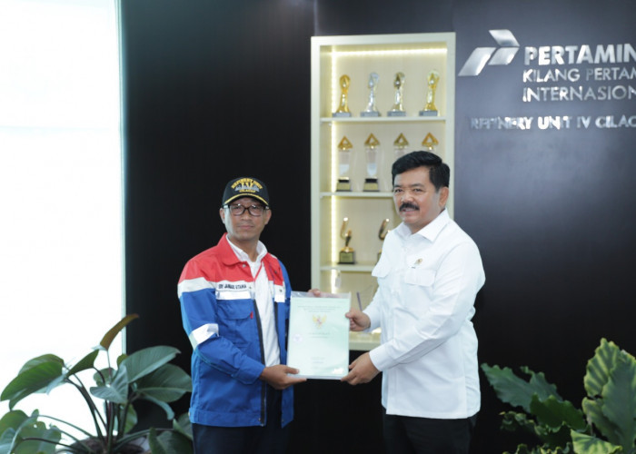 Kunjungi Kilang Cilacap, Menteri ATR/BPN Serahkan Sertipikat Aset Pertamina