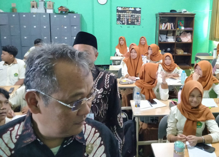 Cucu Wabup Ikut Terpapar Keracunan di MAN 2 Banyumas, 56 Siswa Belum Masuk Sekolah