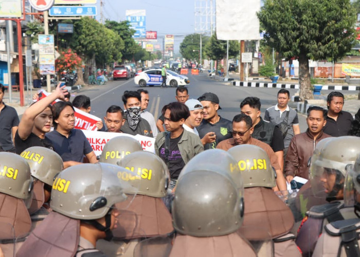 250 Polisi Hadapi Aksi Unjuk Rasa Anarkis dalam Simulasi Demo
