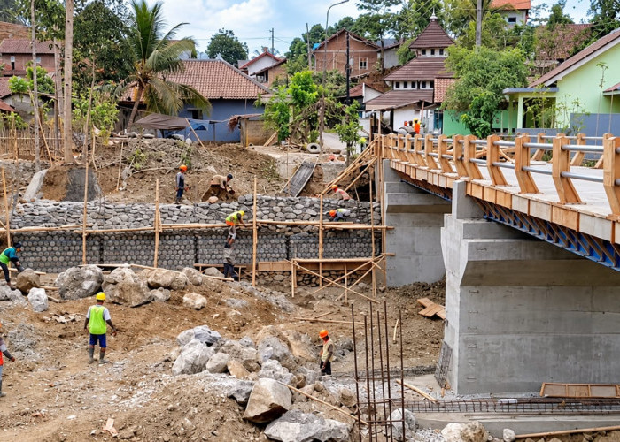 Pembangunan Jembatan Penghubung Pucung Beduk dan Peti Terancam Molor