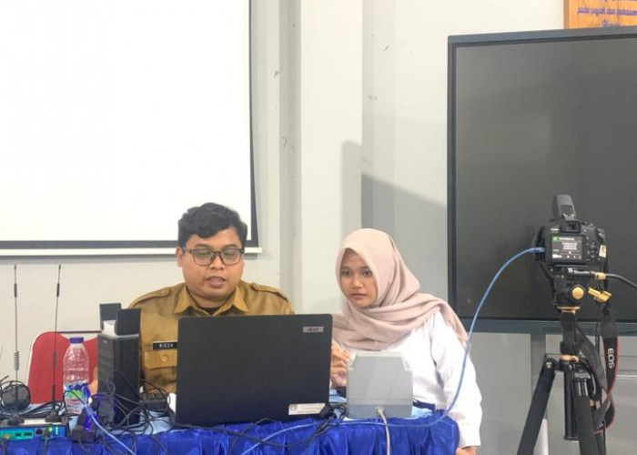 Disdukcapil Cilacap Jemput Bola, 30 Siswa Cilacap Rekam KTP di Sekolah