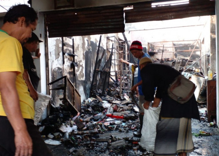 Kafe dan Toko Sembako di Banjarnegara Terbakar