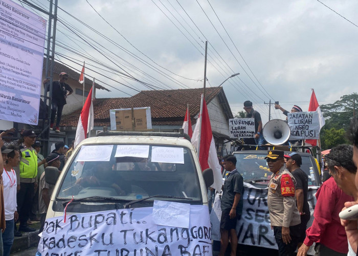 Warga Banjaranyar Banyumas Desak Kades Mundur, 14 Dugaan Persoalan Desa Dibawa ke Aksi Keliling