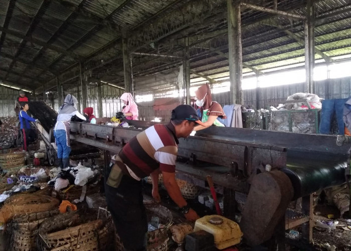 Pejuang Sampah, Hari Kemerdekaan TPST Tak Libur