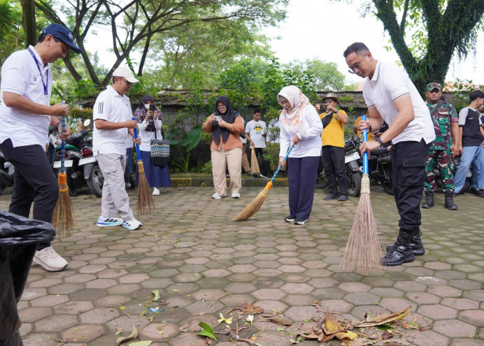 Bupati Kebumen Tinjau Gerakan Korve Serentak , Gubernur Jateng Dukung Pengembangan Mangrove Pantai Logending
