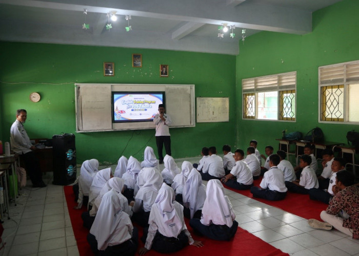 Siswa MTsN 8 Kebumen Dapat Pembekalan Bahasa Inggris