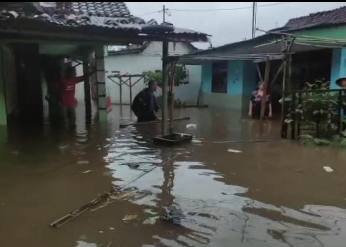 Puluhan Jiwa Terdampak Banjir di Karanglewas Lor Diungsikan, BPBD Banyumas Dirikan Dapur Umum
