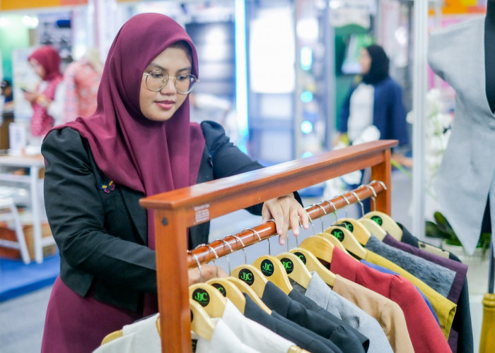 LinkUMKM BRI Dorong Pengusaha Perempuan Naik Kelas JJC Rumah Jahit Berhasil Kembangkan Fesyen Wastra Eksklusif