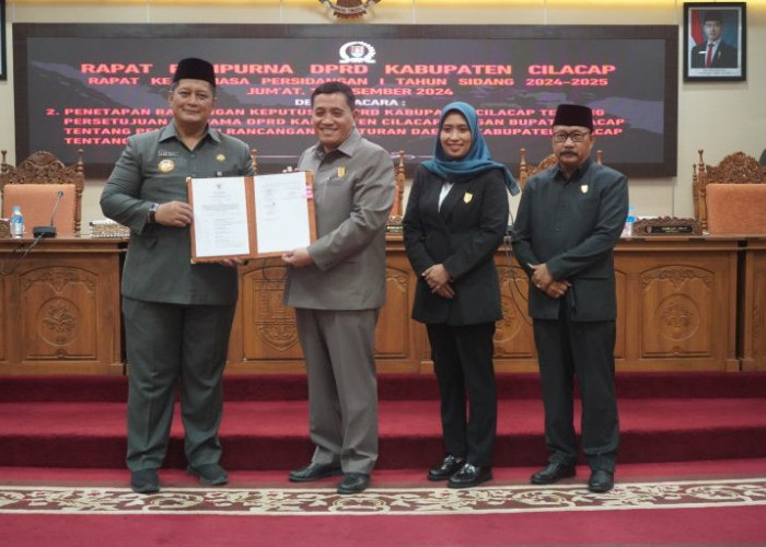 DPRD Bersama Pemkab Cilacap Tetapkan 2 Raperda Menjadi Perda