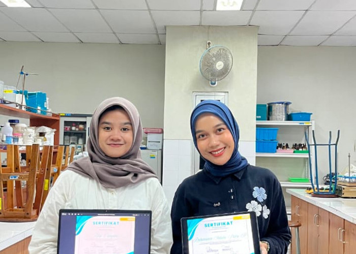 Dua Mahasiswa Farmasi UMP Raih Juara 1 Kompetisi Poster Ilmiah ANESCO 2.0