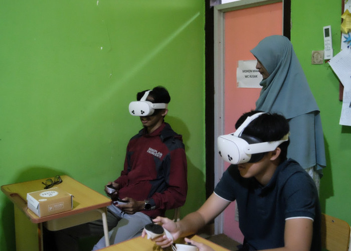 Dosen Amikom Gelar Pelatihan dan Pendampingan Penggunaan Teknologi AR dan VR untuk Guru Homeschooling