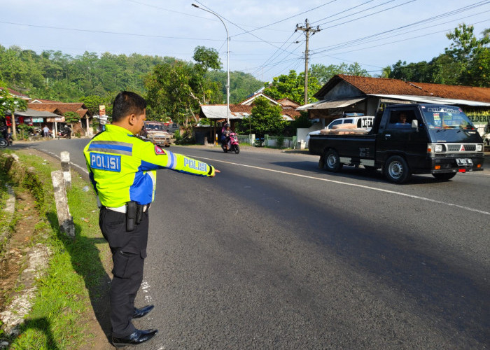 Nekat Nyalip Motor Masuk Kolong Bus, Kecelakaan Dini Hari di Tikungan Lumbir Banyumas