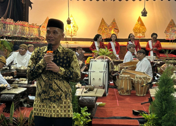 Ketua DPRD Jateng Sumanto Dinobatkan Sebagai Bapaknya Wayang Kabupaten Karanganyar