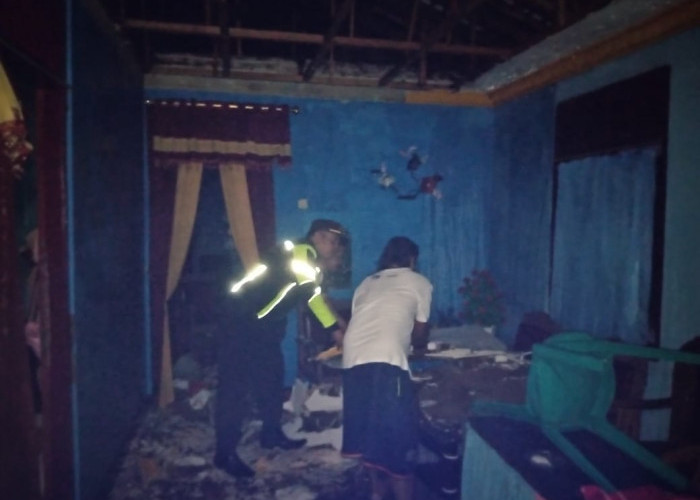 GAWAT! Lupa Matikan Tungku, Dapur Rumah Warga Mrebet Terbakar
