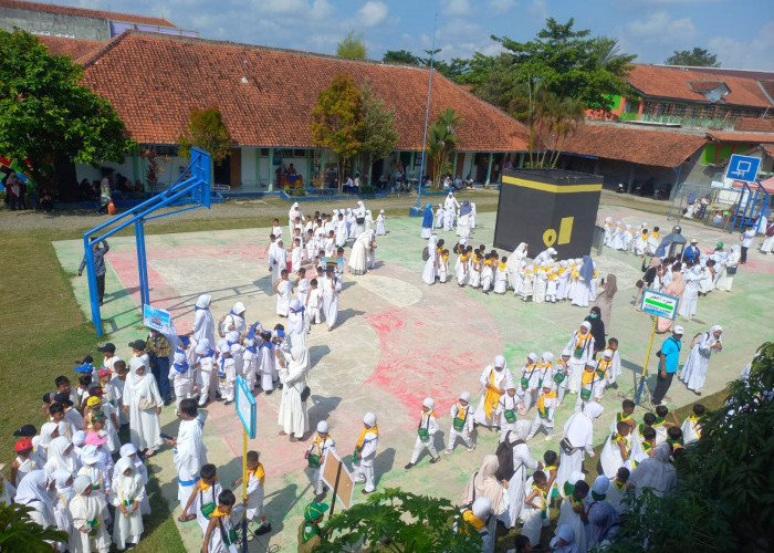MIBS Kebumen Kenalkan Ibadah Haji Lewat Manasik