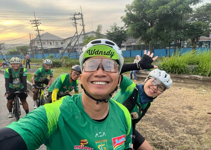 Operasi Ganti Lutut Tak Halangi Presiden Persebaya Azrul Ananda Gowes 821 Km Surabaya-Jakarta