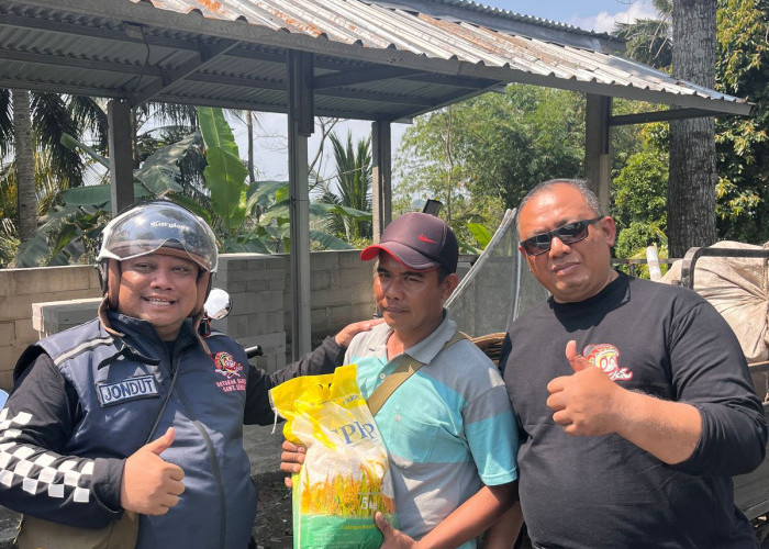 Peringati Pitulasan, Komunitas Mobar Bagi Paket Sembako