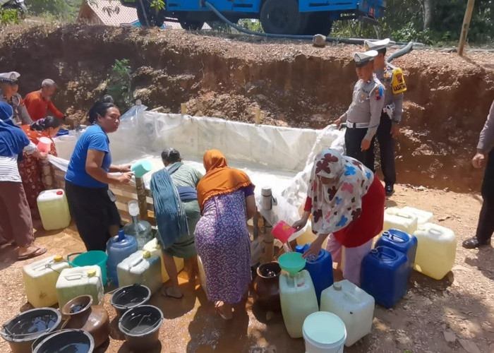 Warga Banjarnegara Berebut Air Bersih, 5.000 Liter Ludes Dalam 30 Menit
