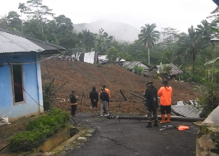 Tanah Masih Bergerak, Paksa Tim SAR Tunda Evakuasi 26 Korban Situkung