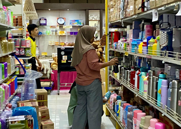 Koleksi Warehouse Lengkap, Eka Surya Jadi Tempat Belanja Andalan