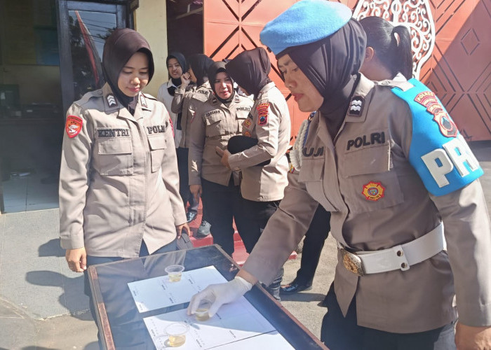 Puluhan Polwan Polres Purbalingga Dites Urine Mendadak