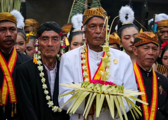 Ratusan Pusaka Dijamas, Naskah Kuno Dibabarkan dalam Kalibening Culture Heritage VI