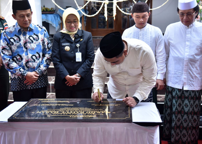 Wagub Taj Yasin Resmikan Masjid Baitul Khasan