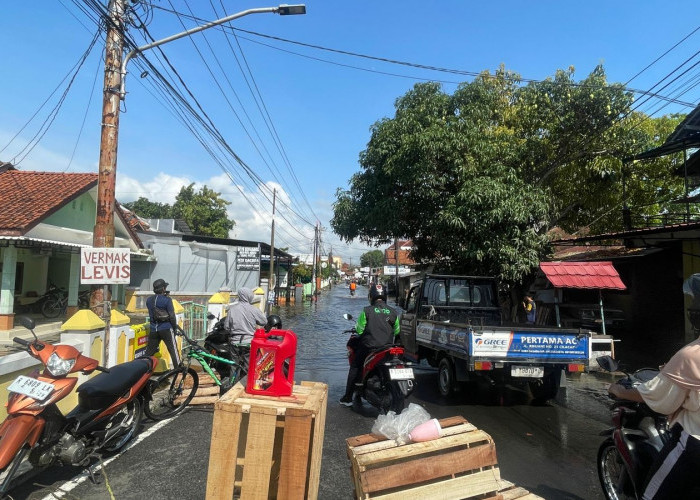 Akses Jalan Ditutup, Sejumlah Titik di Cilacap Masih Tergenang Air