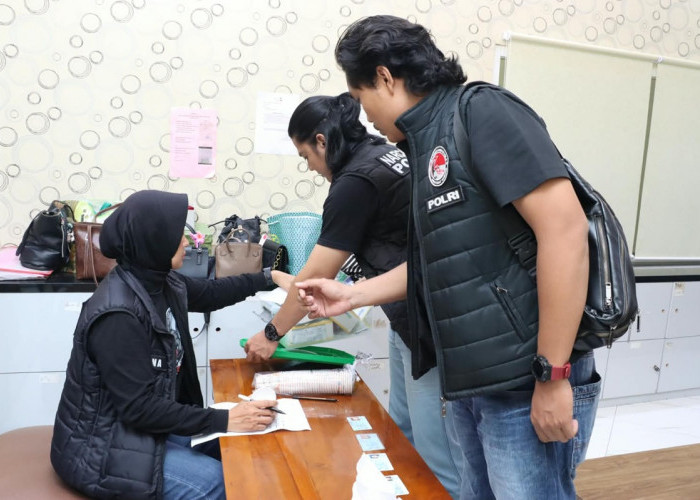 Tekan Peredaran Narkoba, Pengunjung Kafe di Kebumen Jalani Pemeriksaan Urine
