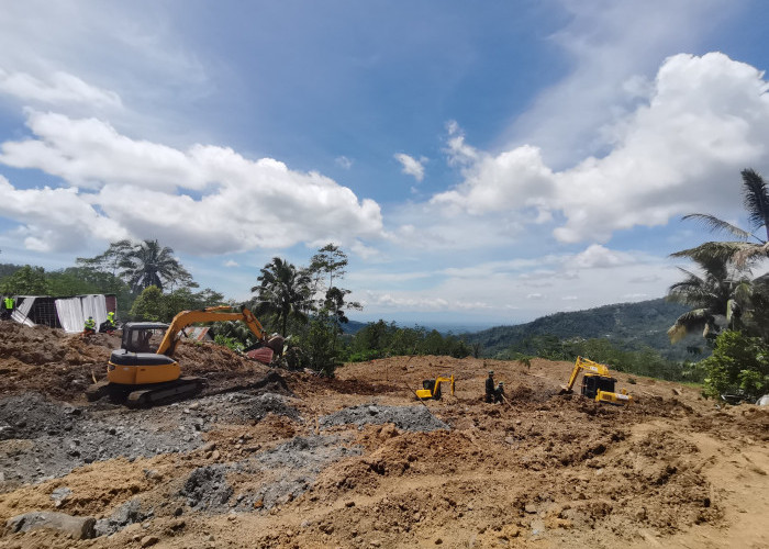 Hari Keempat, Tim SAR Kerahkan Alat Berat dan Anjing Pelacak Cari 26 Korban Longsor Situkung Banjarnegara