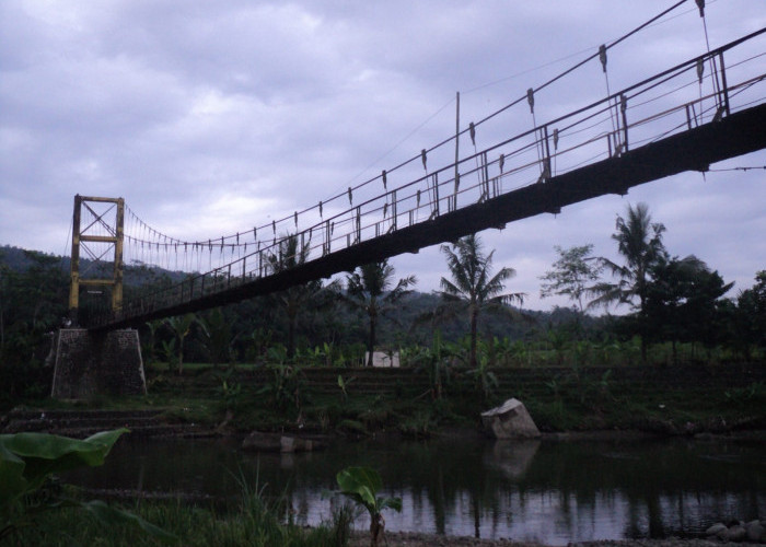 Puluhan Tahun, Warga Kembali Tagih Jembatan Permanen
