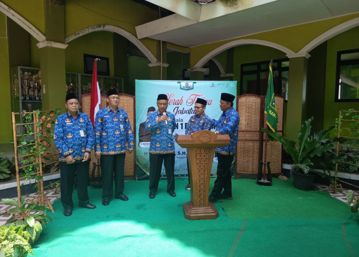 Jabatan Diserahterimakan, Suksesi Kepala MI Negeri 1 Banyumas Berlanjut