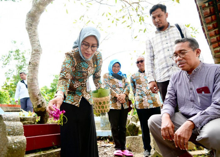 Peringati HPN, Wartawan Kebumen Ziarah ke Makam Tokoh Pers
