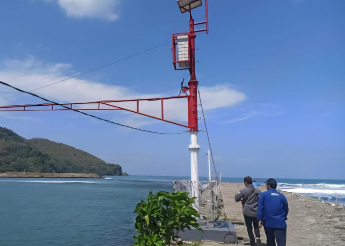 BMKG Pasang Alat Deteksi Dini Tsunami di Pantai Jetis Cilacap
