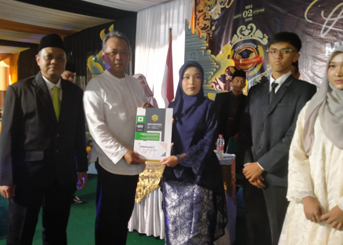 Penyerahan Murid Kelas XII MAN 2 Banyumas Diacarakan Sederhana
