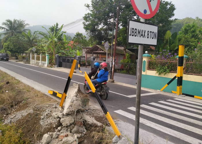 Portal Mandiracan Banyumas Ambrol Lagi, Tiga Kali Ditabrak Selama Penutupan Jembatan Serayu