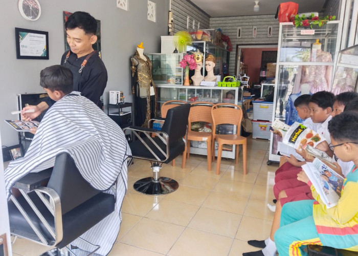 Tak Sekedar Potong Rambut, Barbershop di Kebokura jadi Ruang Literasi