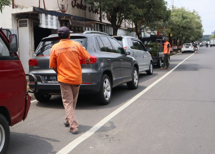 Juru Parkir Resmi Selalu Gunakan KTA