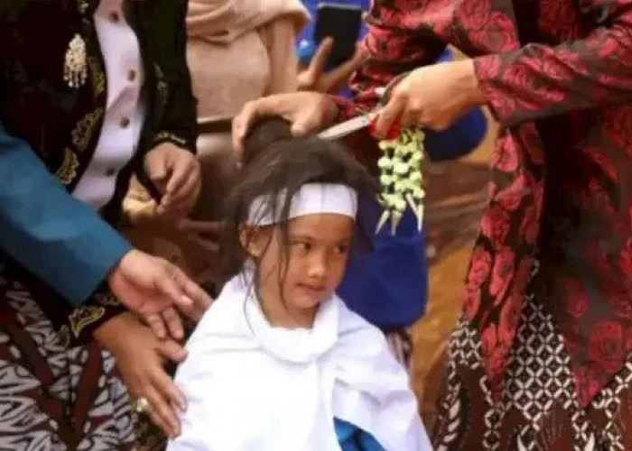 Potong Rambut Anak Gimbal, Tradisi Ruwatan Di Daerah Dieng.
