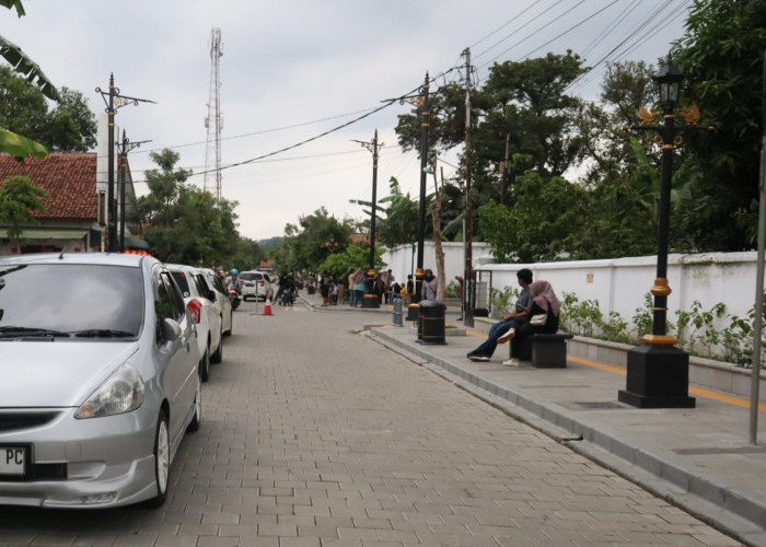 Pengunjung Banyumas Kota Lama Soroti Kendaraan Parkir di Jalan Pungkuran-Mruyung