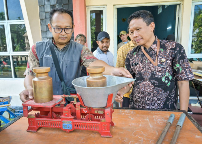 Jaga Kejujuran Transaksi, Timbangan Dikalibrasi Ulang di Kampung Pancasila