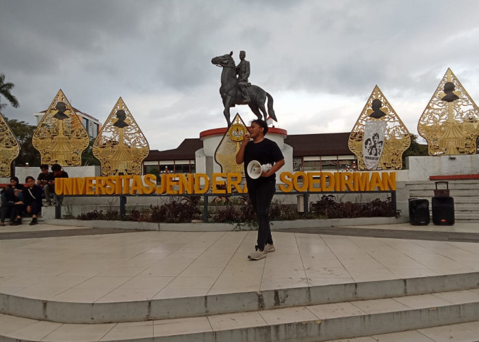 Mahasiswa Unsoed Purwokerto Kritik Dua Tahun Prabowo-Gibran, Bagi Beras Gratis hingga Pakaian Layak Pakai 