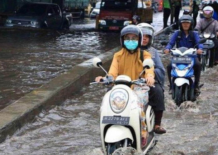 Jangan Panik! Penanganan Tepat Motor Matic Kesayangan yang Terkena Banjir