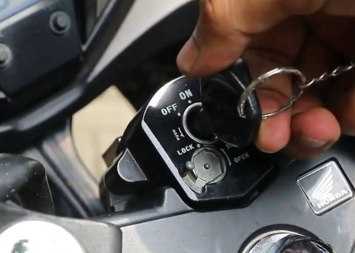 Jangan Panik! Ikuti 5 Cara Mudah Mengatasi Kunci Motor yang Macet
