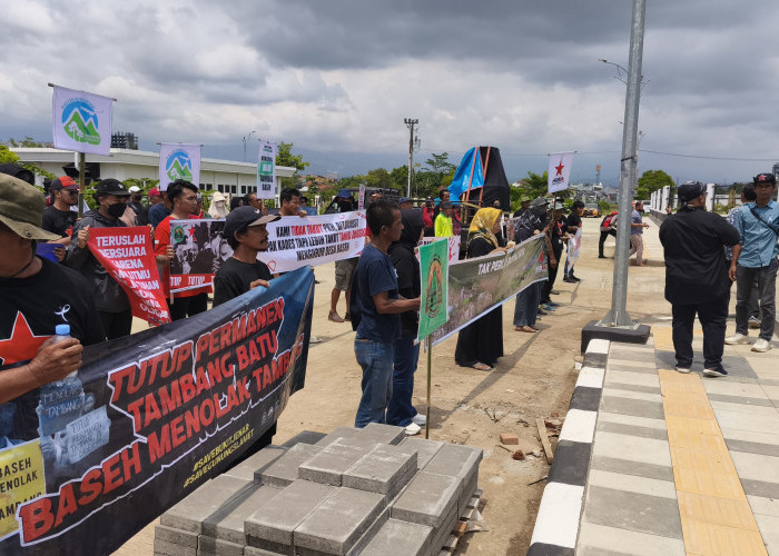 Jadi Biang Kerusakan Lingkungan, Murba Tuntut Tambang Granit Baseh Tutup Permanen