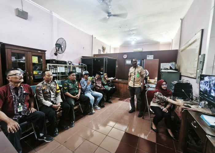 SI ABU NAWAS Bantu Pengawasan Kebersihan Pasar Ajibarang