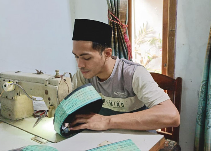 Perajin Peci Kebumen Ketiban Berkah Ramadan 